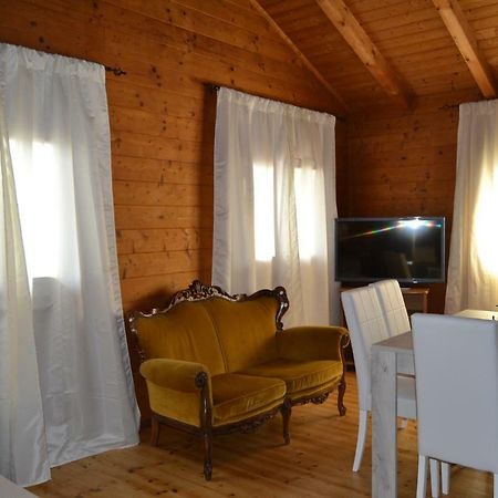 Chalet L Oasi Di Ambra 8 Posti Letto Con Uso Piscina Ardea Eksteriør billede