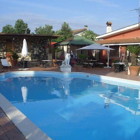 Chalet L Oasi Di Ambra 8 Posti Letto Con Uso Piscina Ardea Eksteriør billede