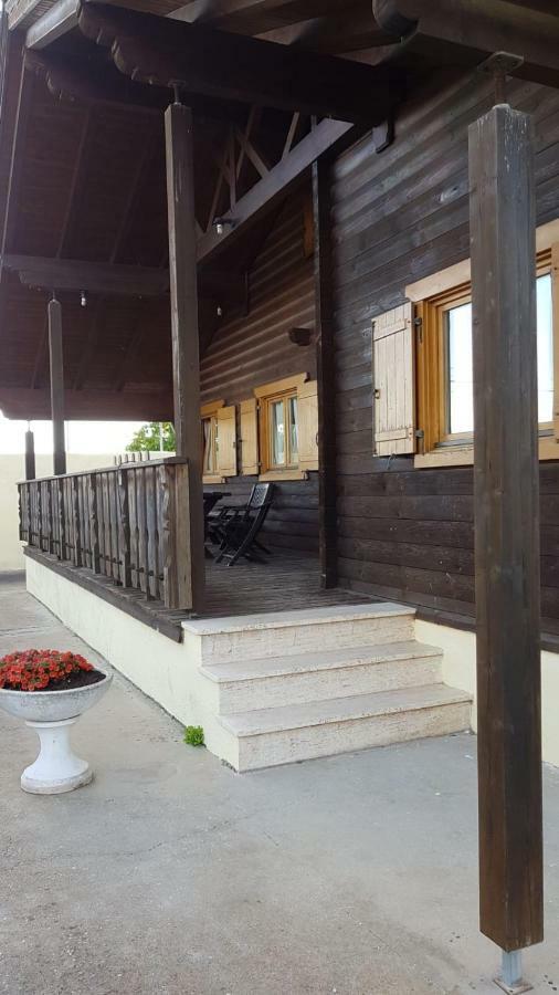 Chalet L Oasi Di Ambra 8 Posti Letto Con Uso Piscina Ardea Eksteriør billede