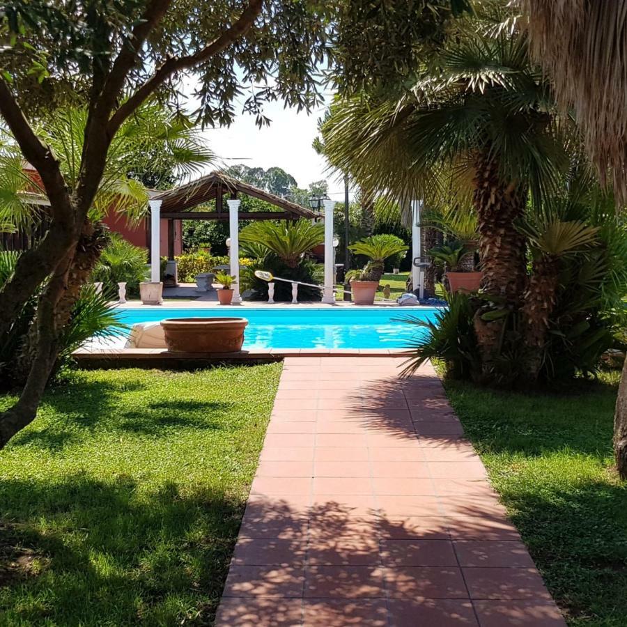 Chalet L Oasi Di Ambra 8 Posti Letto Con Uso Piscina Ardea Eksteriør billede