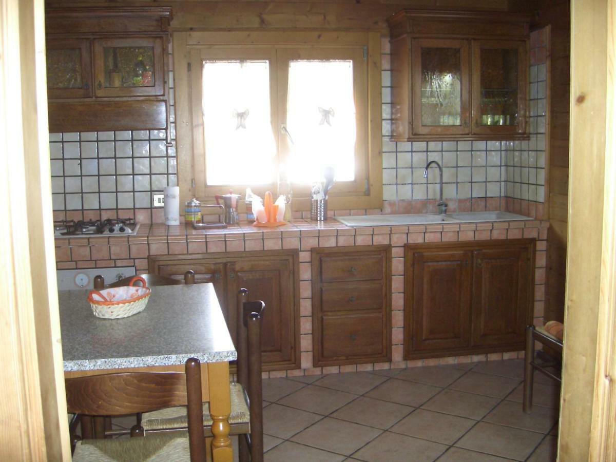 Chalet L Oasi Di Ambra 8 Posti Letto Con Uso Piscina Ardea Eksteriør billede