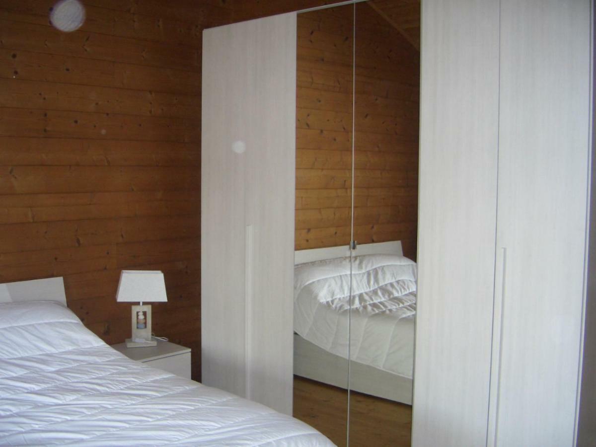 Chalet L Oasi Di Ambra 8 Posti Letto Con Uso Piscina Ardea Eksteriør billede