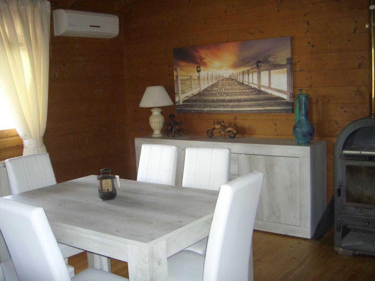 Chalet L Oasi Di Ambra 8 Posti Letto Con Uso Piscina Ardea Eksteriør billede