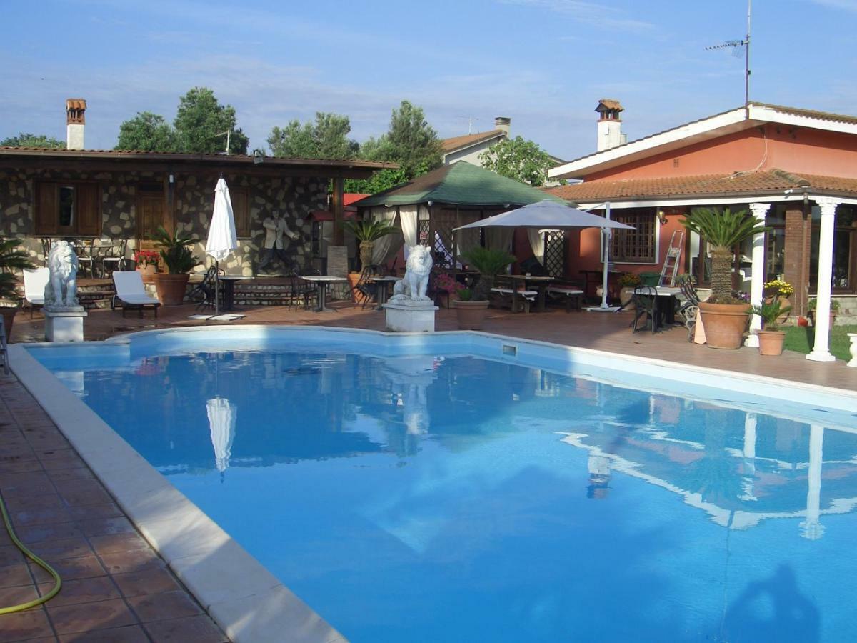 Chalet L Oasi Di Ambra 8 Posti Letto Con Uso Piscina Ardea Eksteriør billede
