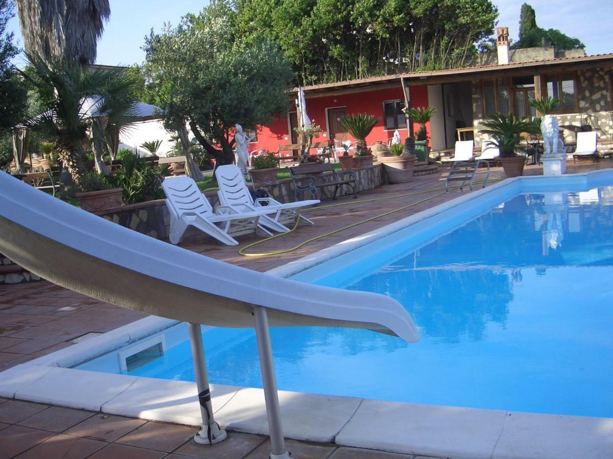Chalet L Oasi Di Ambra 8 Posti Letto Con Uso Piscina Ardea Eksteriør billede