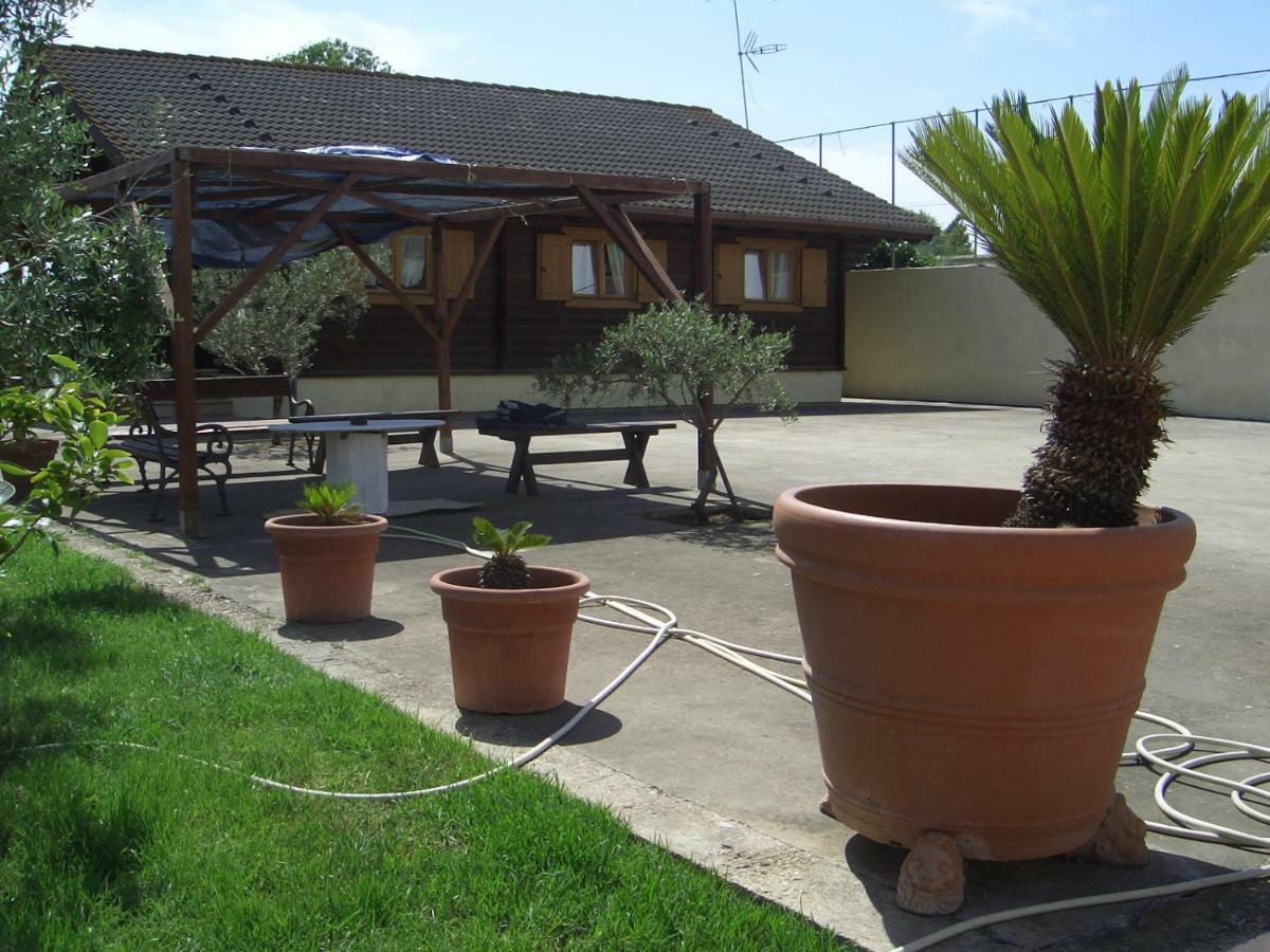 Chalet L Oasi Di Ambra 8 Posti Letto Con Uso Piscina Ardea Eksteriør billede